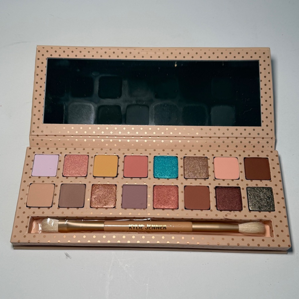 Kylie Cosmetics Take Me On Vacation Eyeshadow Palette